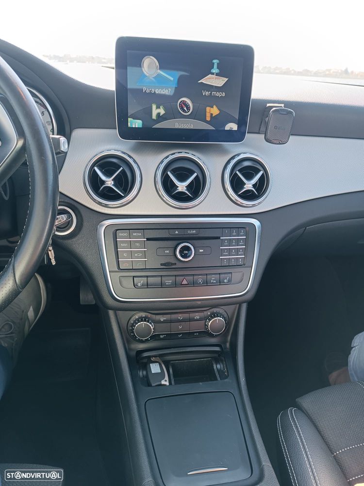 Mercedes-Benz GLA 180 d Aut. - 10