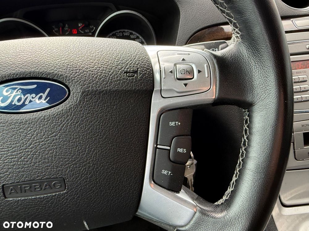 Ford Galaxy - 25