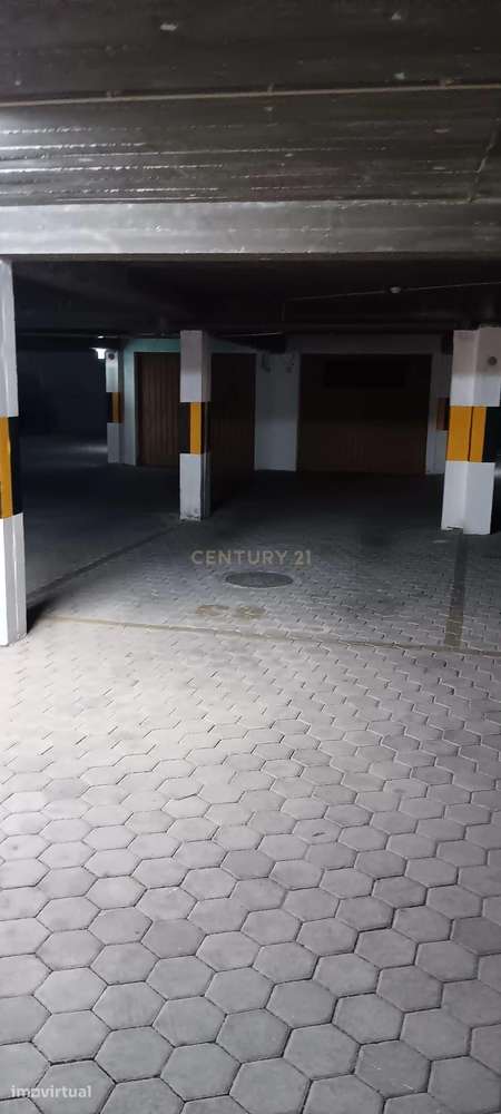 LUGAR GARAGEM  EM ALVOR JUNTO PASTELARIA SUIÇA - Grande imagem: 4/16