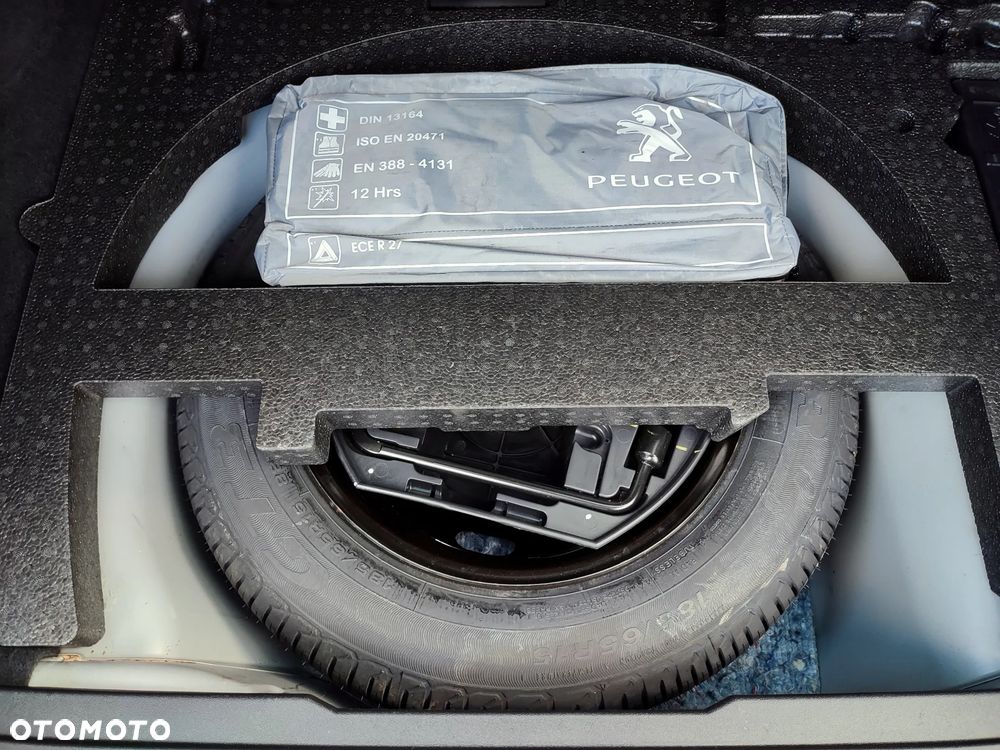 Peugeot 2008 PureTech 110 Stop&Start EAT6 Allure - 23