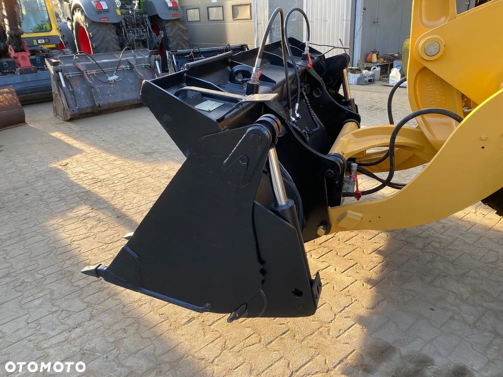 Caterpillar CAT 908M, 2017 ROK, 3900 MTH, ŁYŻKA OTWIERANA + WIDŁY, z NIEMIEC, - 23