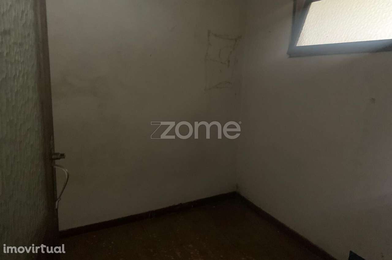 Prédio para reabilitar no centro da cidade - Grande imagem: 4/12