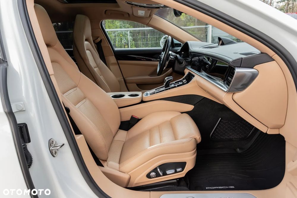 Porsche Panamera Standard - 12