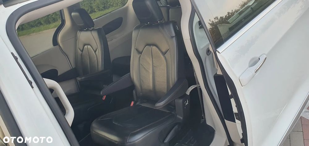 Chrysler Pacifica - 14