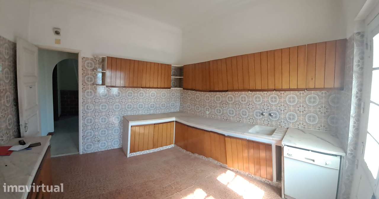 2 MORADIAS Independentes T6 e T1 com , Garagem, Jardim, Terreno ,Adega - Grande imagem: 4/39