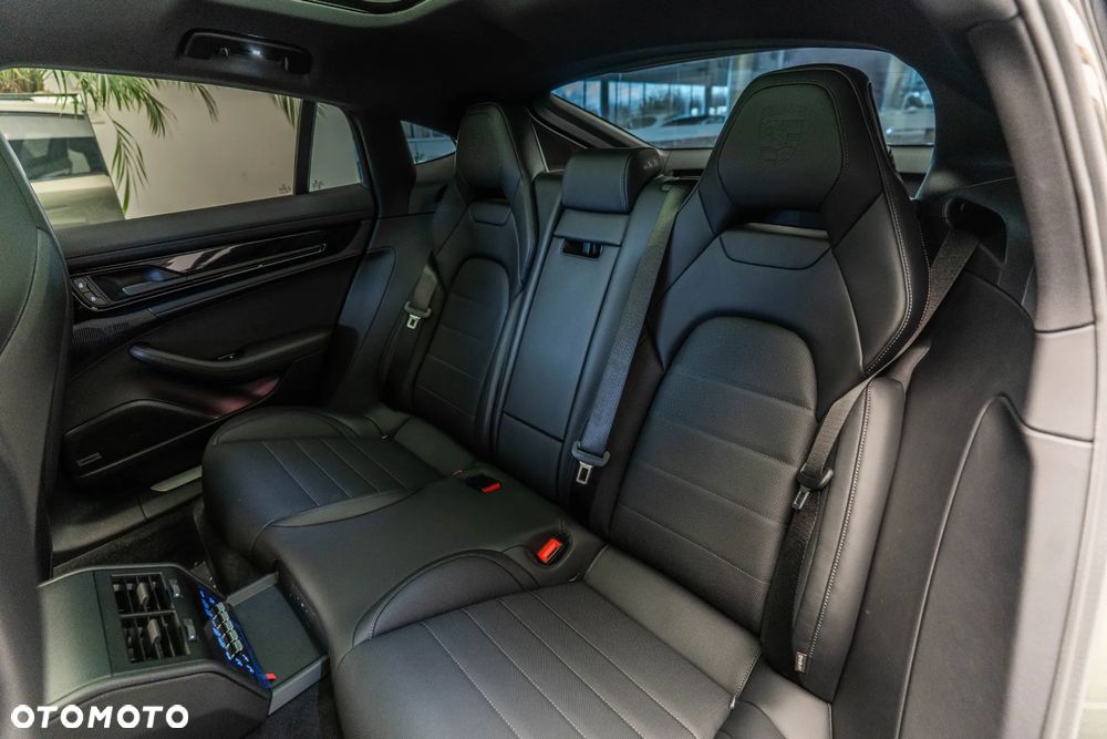 Porsche Panamera 4 E-Hybrid PHEV - 12