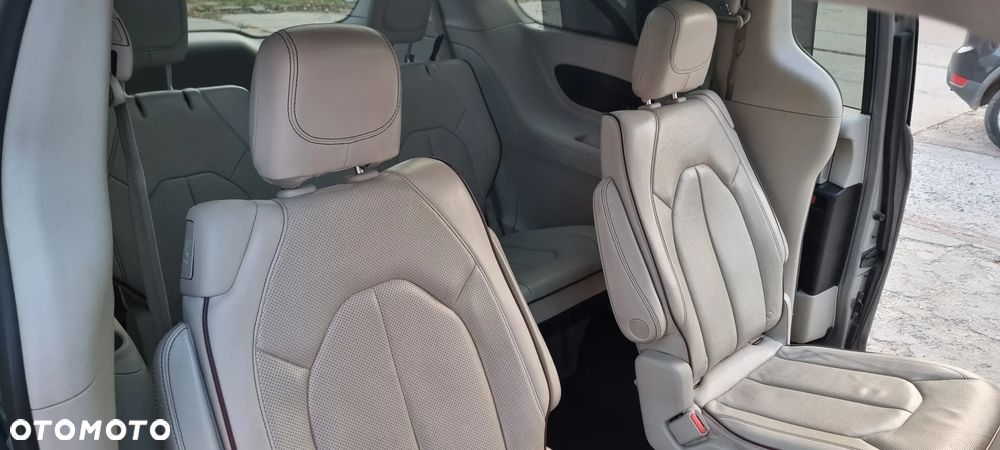 Chrysler Pacifica - 22