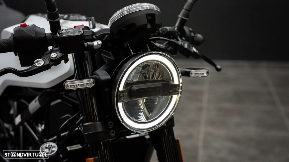 Husqvarna Vitpilen 401 - 9