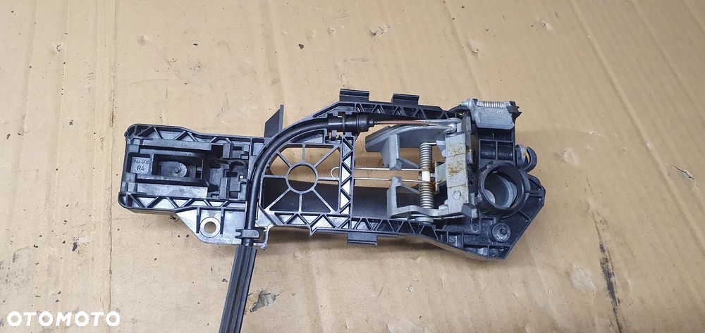 Klamka prawy przód przednia prawa mocowanie VW Passat B7 3C0837886J - 5
