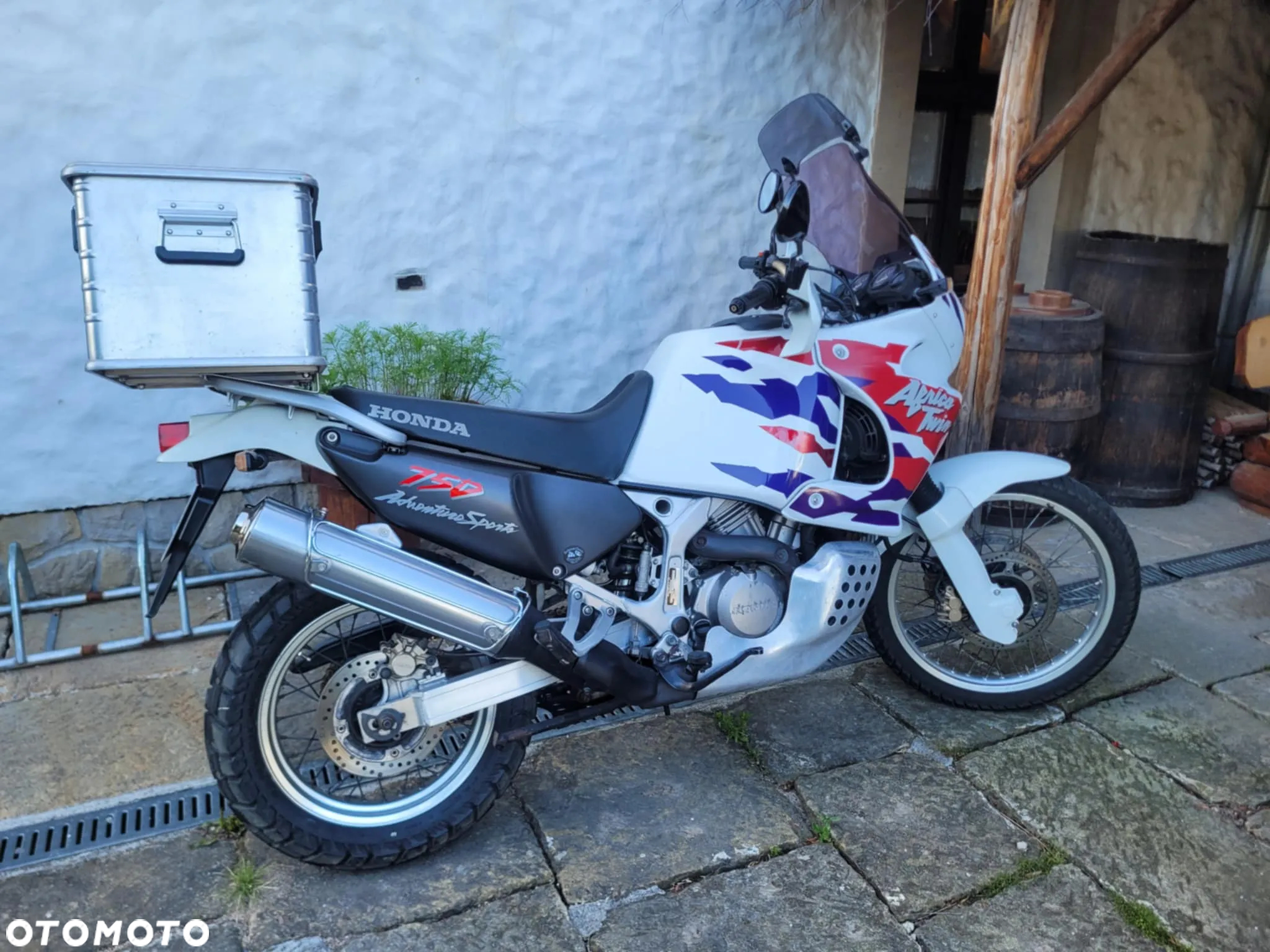 Honda XRV - 7