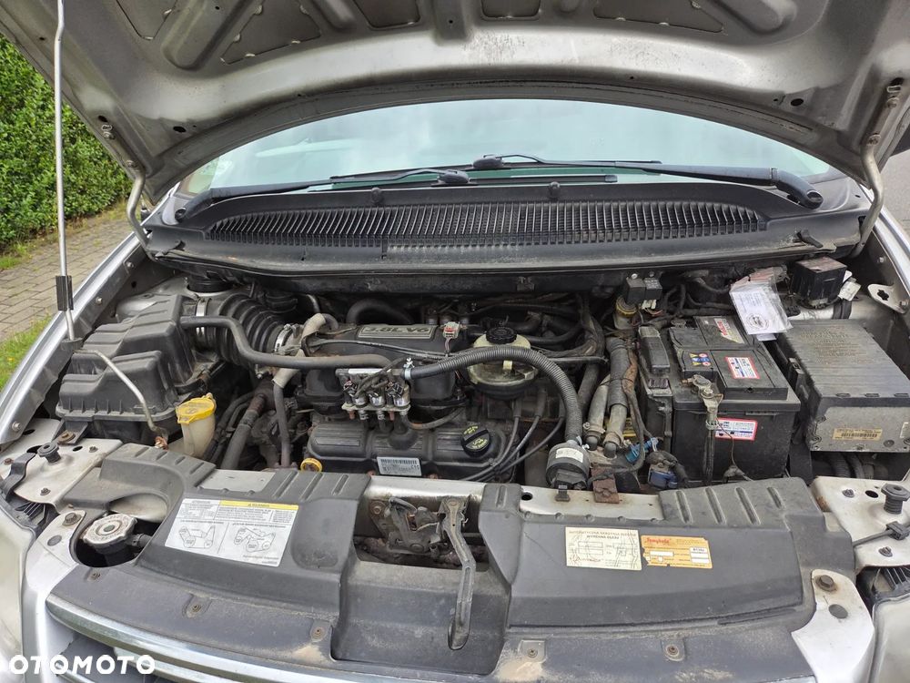 Chrysler Town & Country - 10