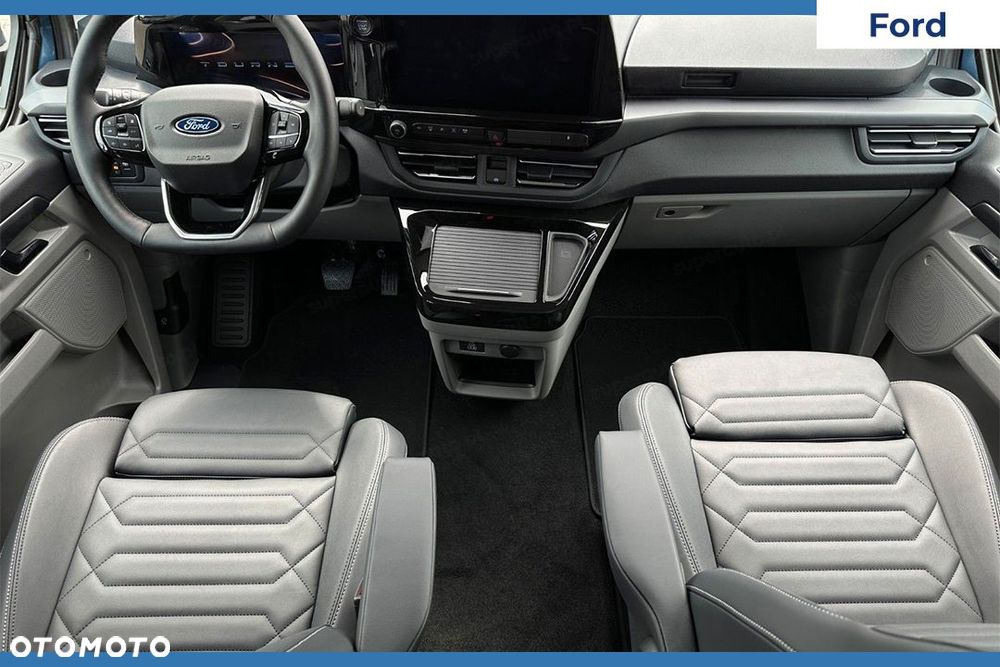 Ford Tourneo Custom - 12