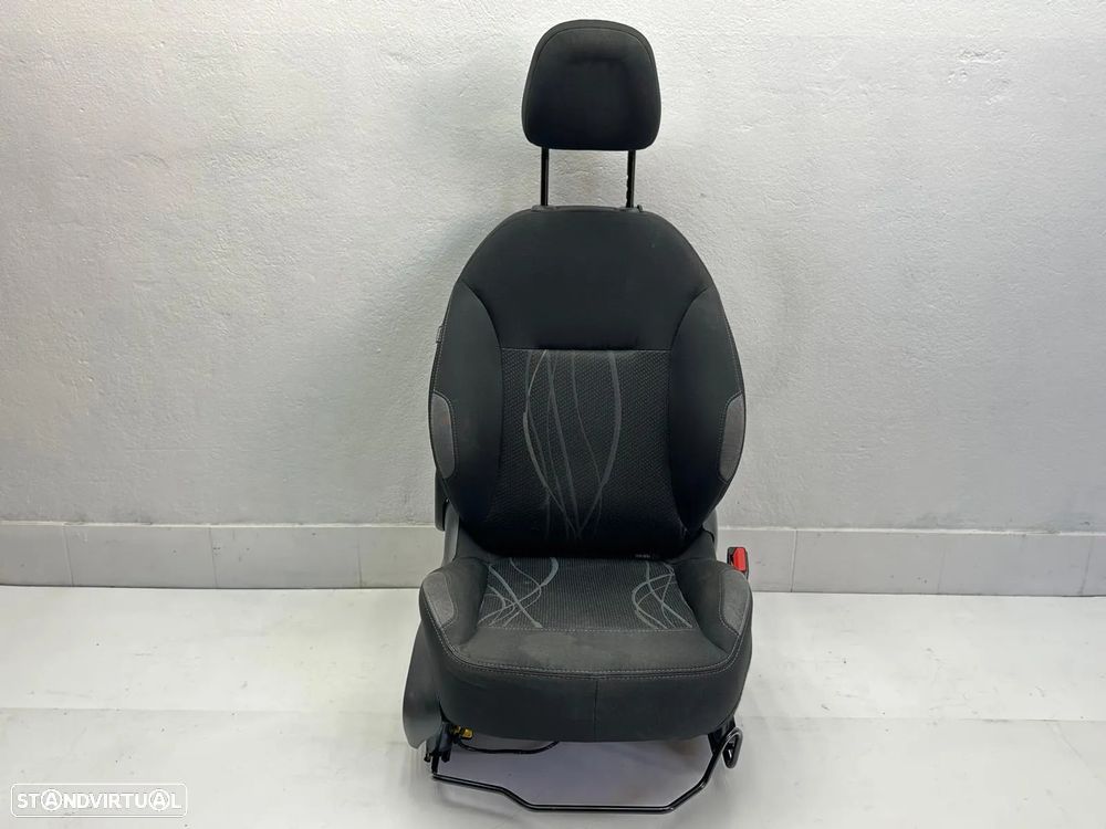 Conjunto Bancos - Peugeot 208 I (2016) - 4