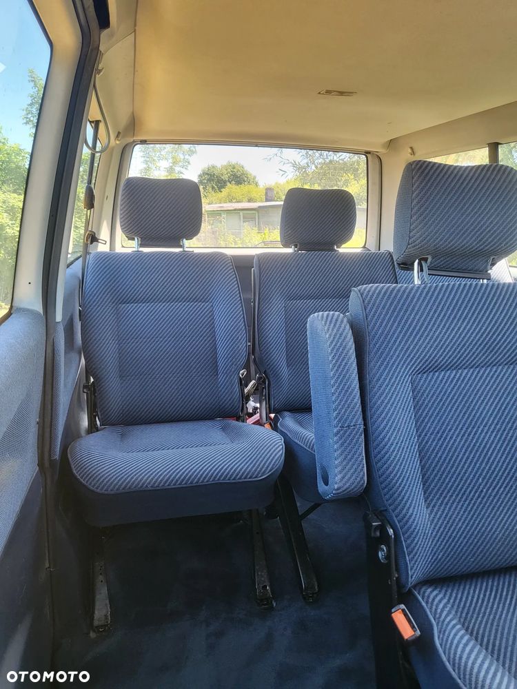 Volkswagen Caravelle GL - 12
