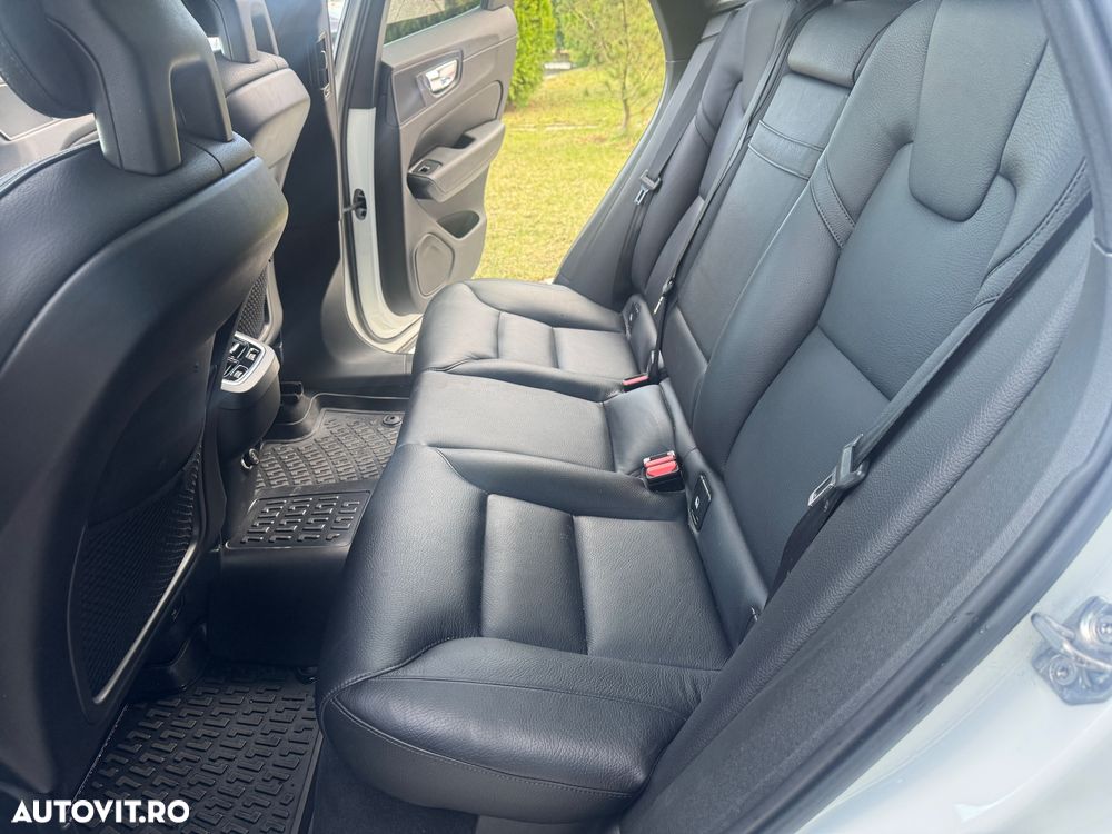 Volvo XC 60 D5 AWD Geartronic RDesign - 6