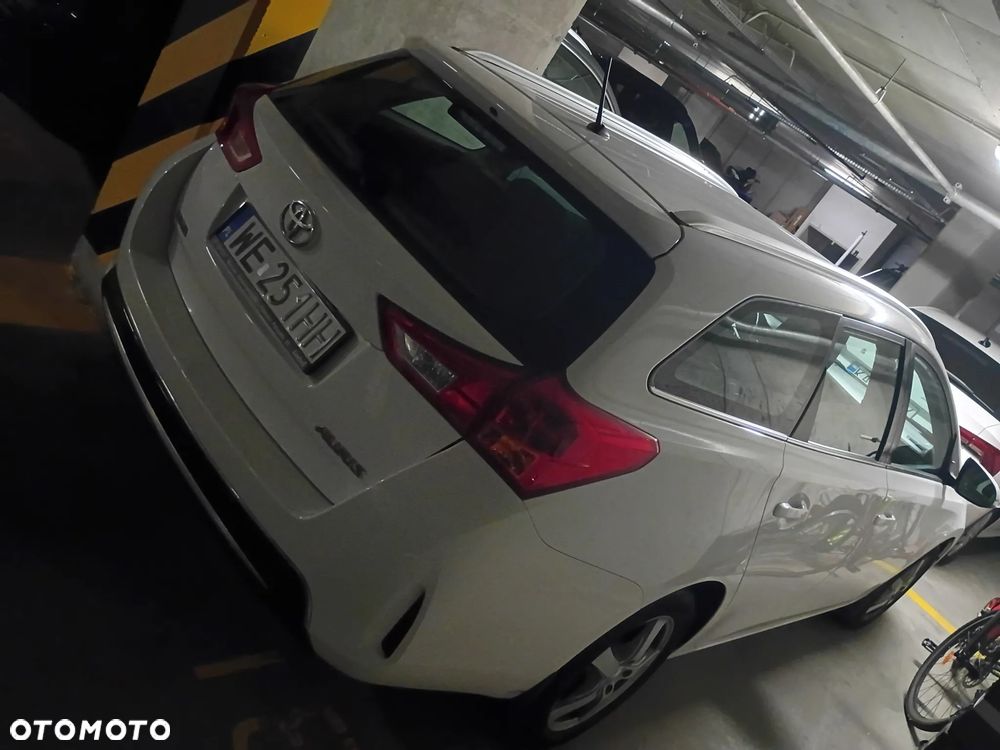 Toyota Auris 1.6 Premium - 3