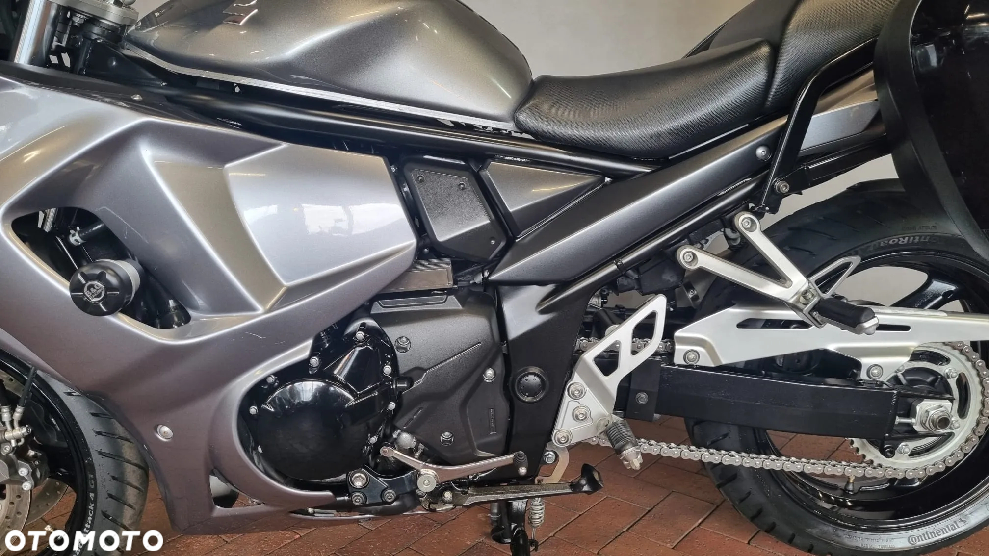 Suzuki GSX - 6