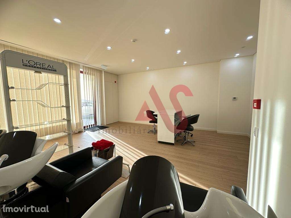 INVESTIMENTO - Loja para comércios/serviços em Azurém, Guimarães - Grande imagem: 2/25