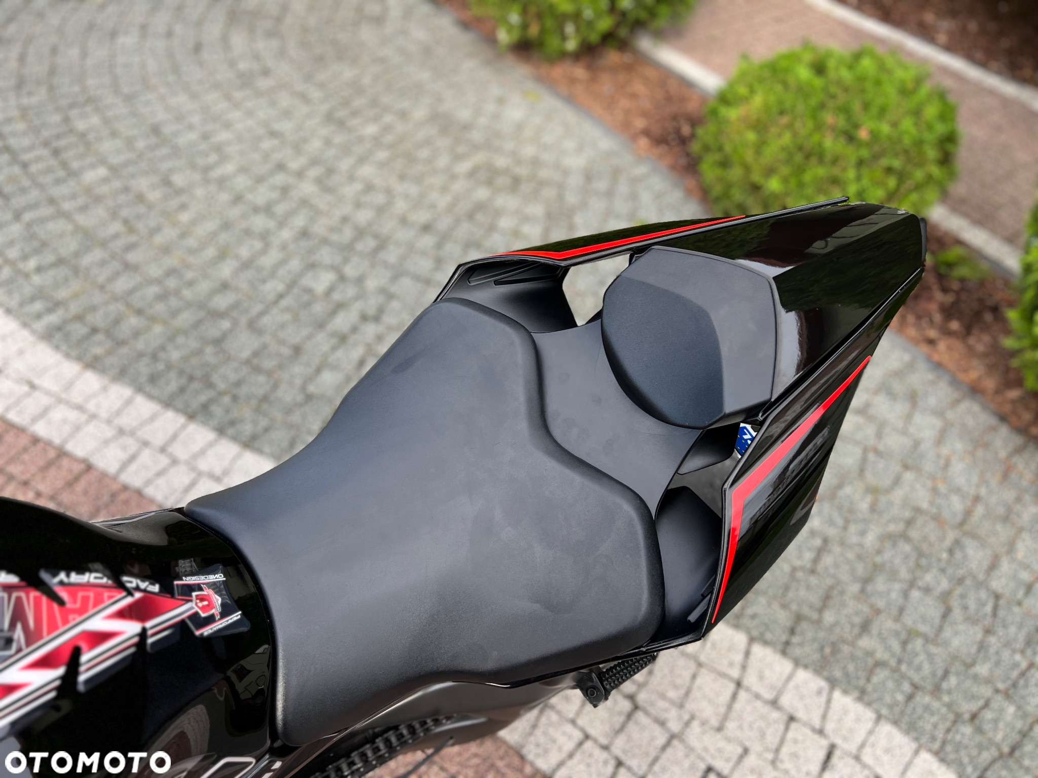 Yamaha R1 - 30