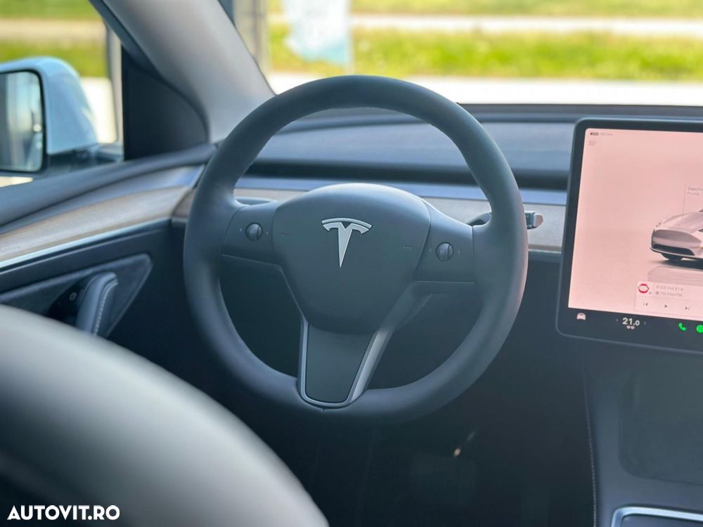 Tesla Model Y Long Range Dual Motor AWD - 22