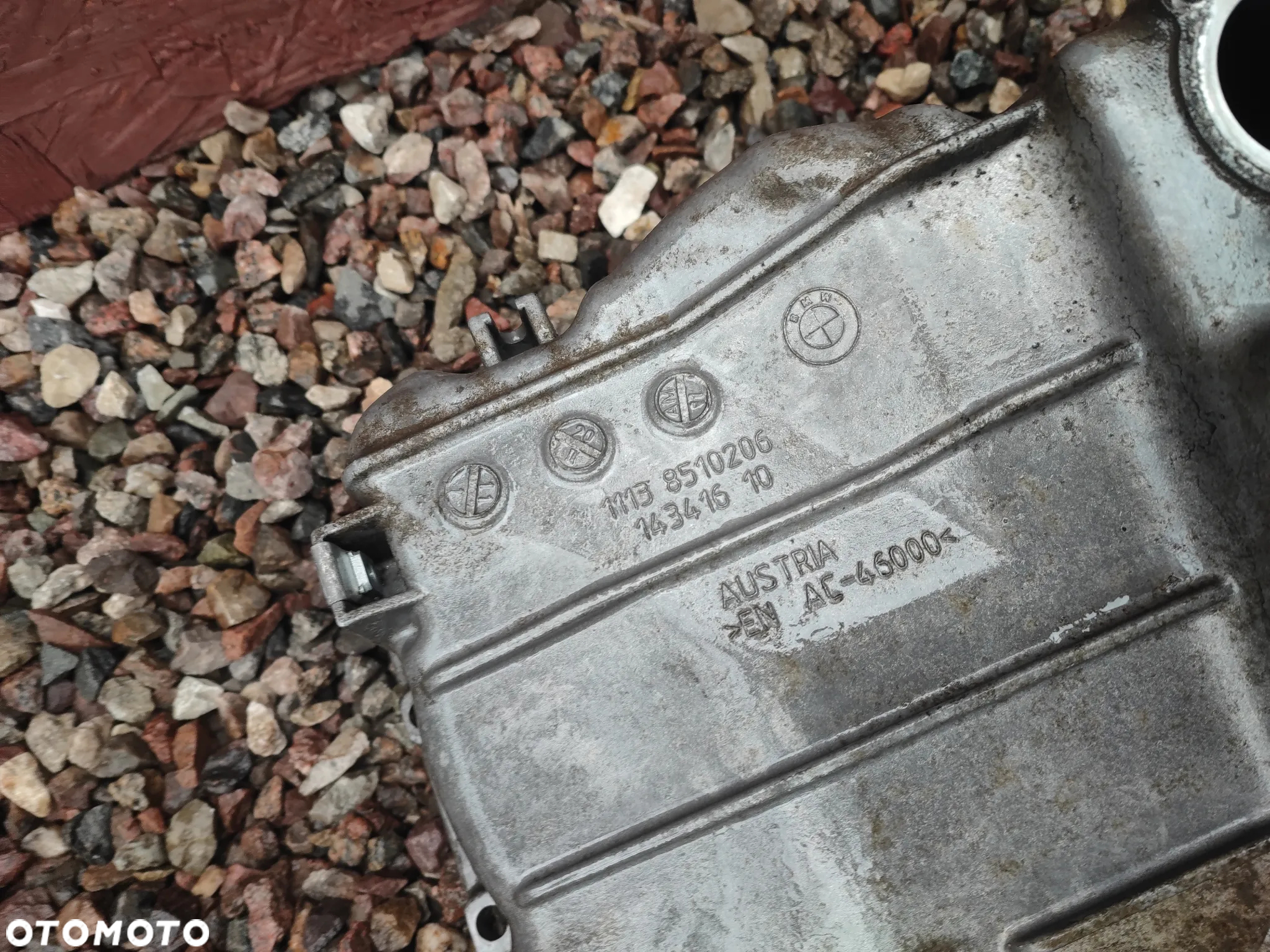BMW E81 / E82 / E87 / E90 / E91 / E92 ORYGINALNA MISKA OLEJOWA / MISA OLEJU ALUMINIOWA DO SILNIKÓW GAMY N47 ( 1.8D / 2.0D ) O NR. 11 13 8 510 206 OEM W DABRDZO DOBRYM STANIE - 4