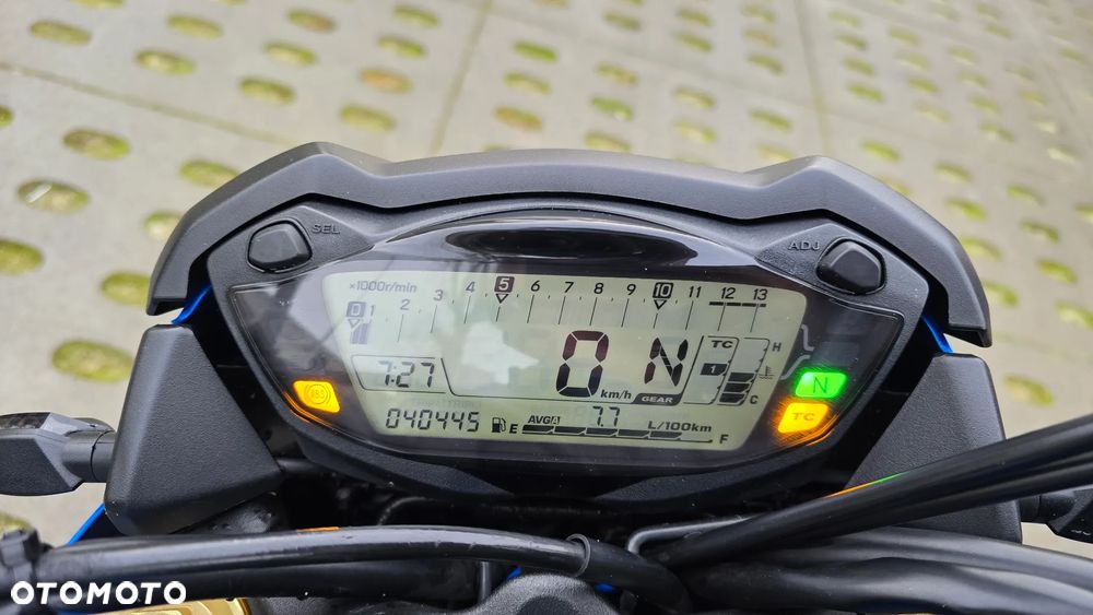 Suzuki GSX 1000 - 13