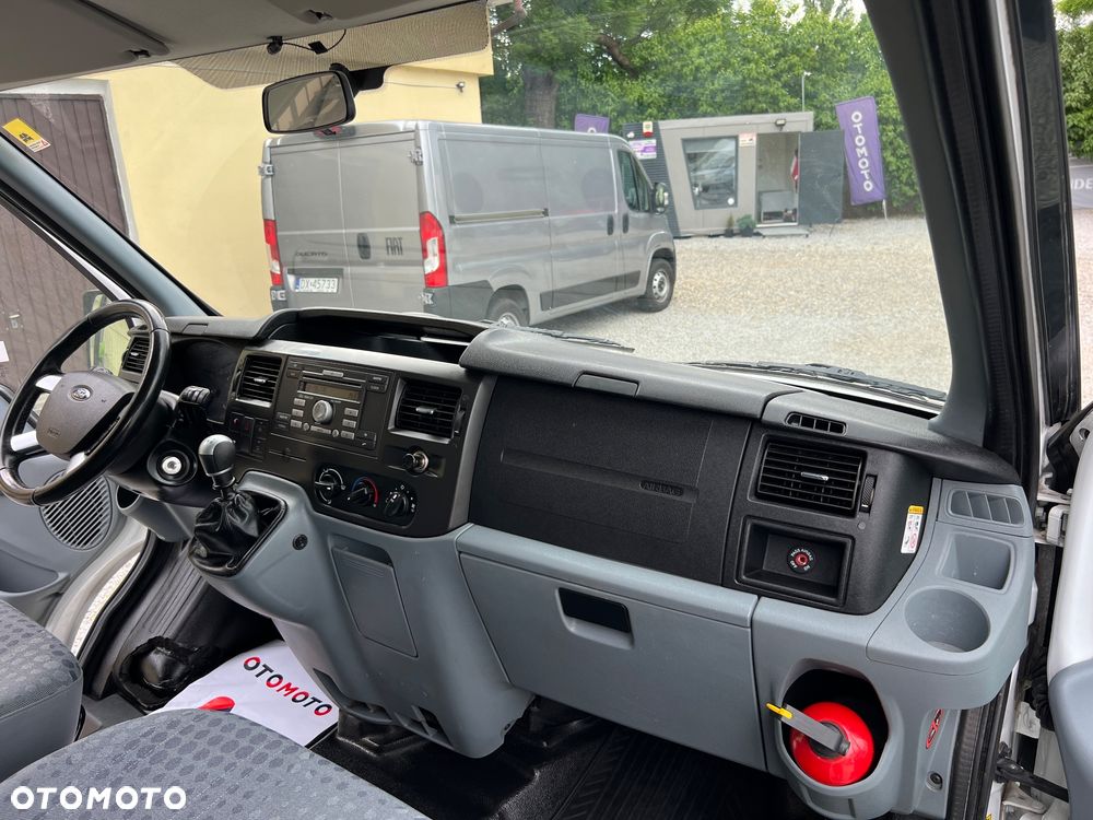 Ford Transit Furgon Brygadowy Doka 6 os. 4x4 AWD L3H2 2.2 TDCI 125KM Webasto HAK - 13