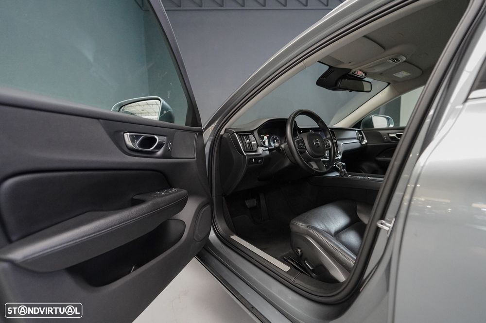 Volvo V60 2.0 D3 Momentum Plus Geartronic - 27