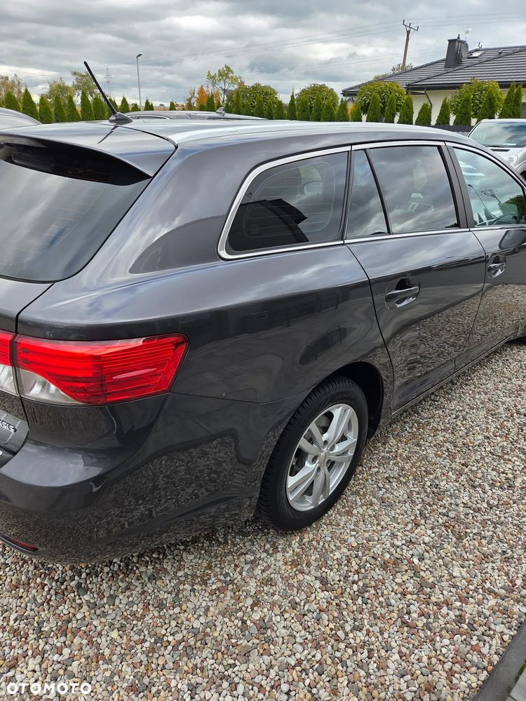 Toyota Avensis 1.8 Life - 6