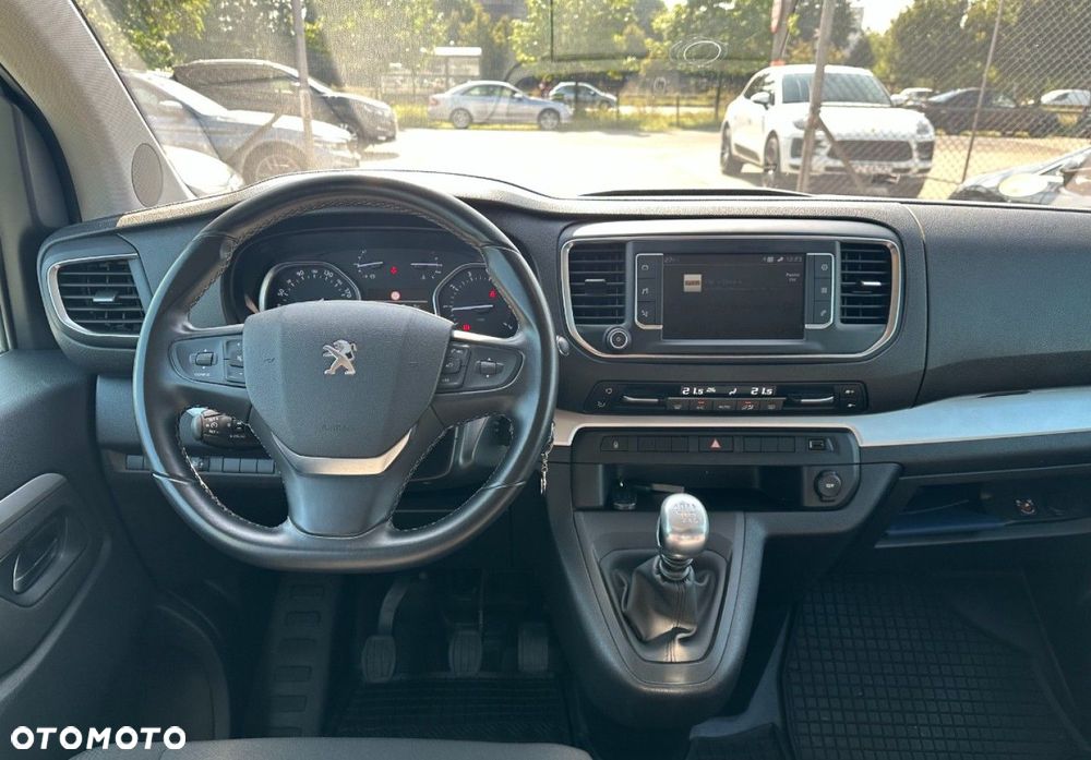 Peugeot Traveller - 11