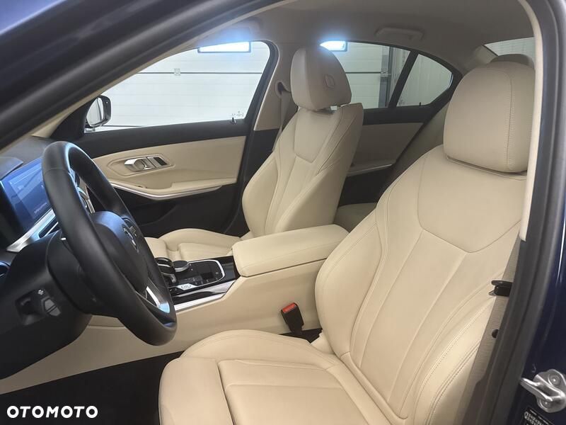 BMW Seria 3 318i - 12