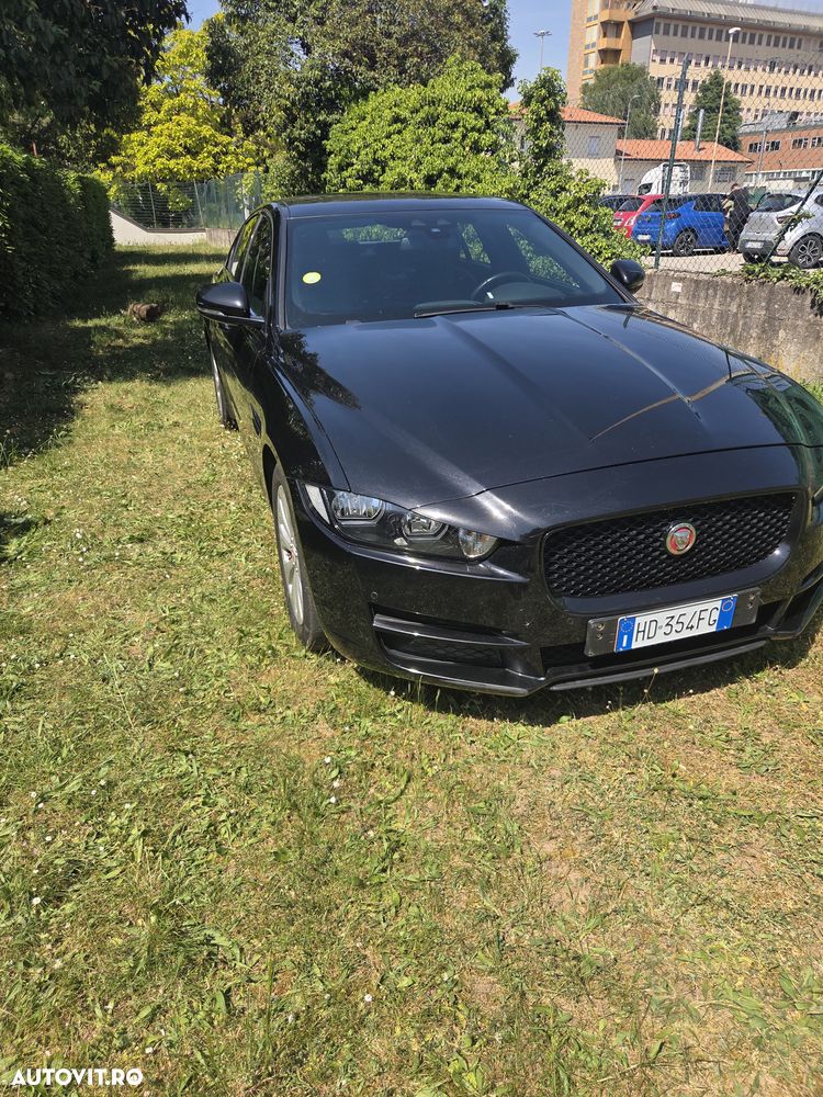 Jaguar XE 2.0 Prestige - 14