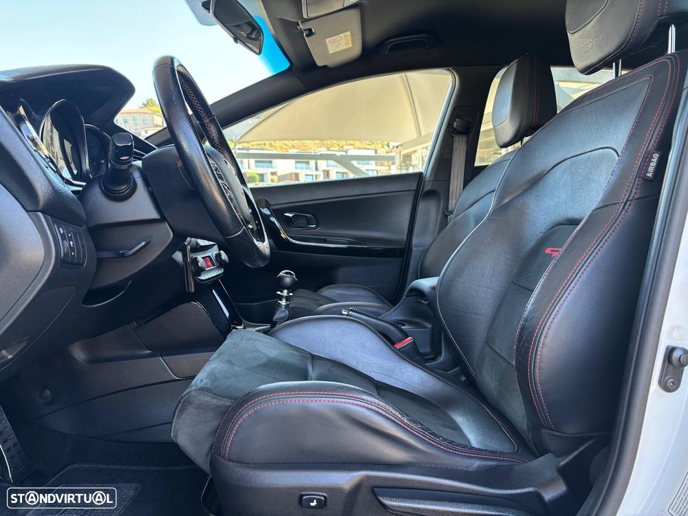 Kia Ceed 1.6 T-GDI GT - 6