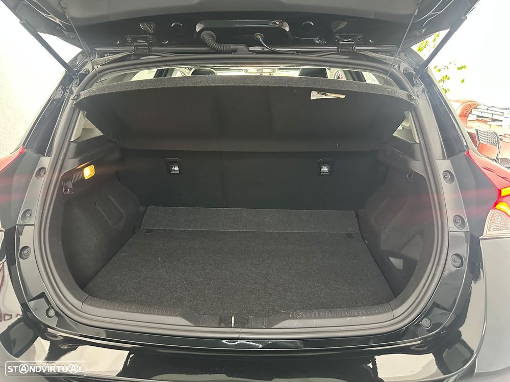 Toyota Auris 1.8 HSD Comfort +P.Sport+Navi - 35