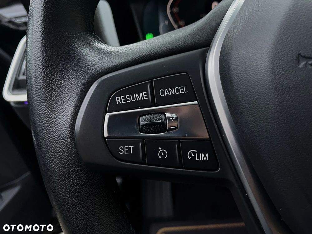 BMW Seria 3 320d Edition M Sport Shadow - 24