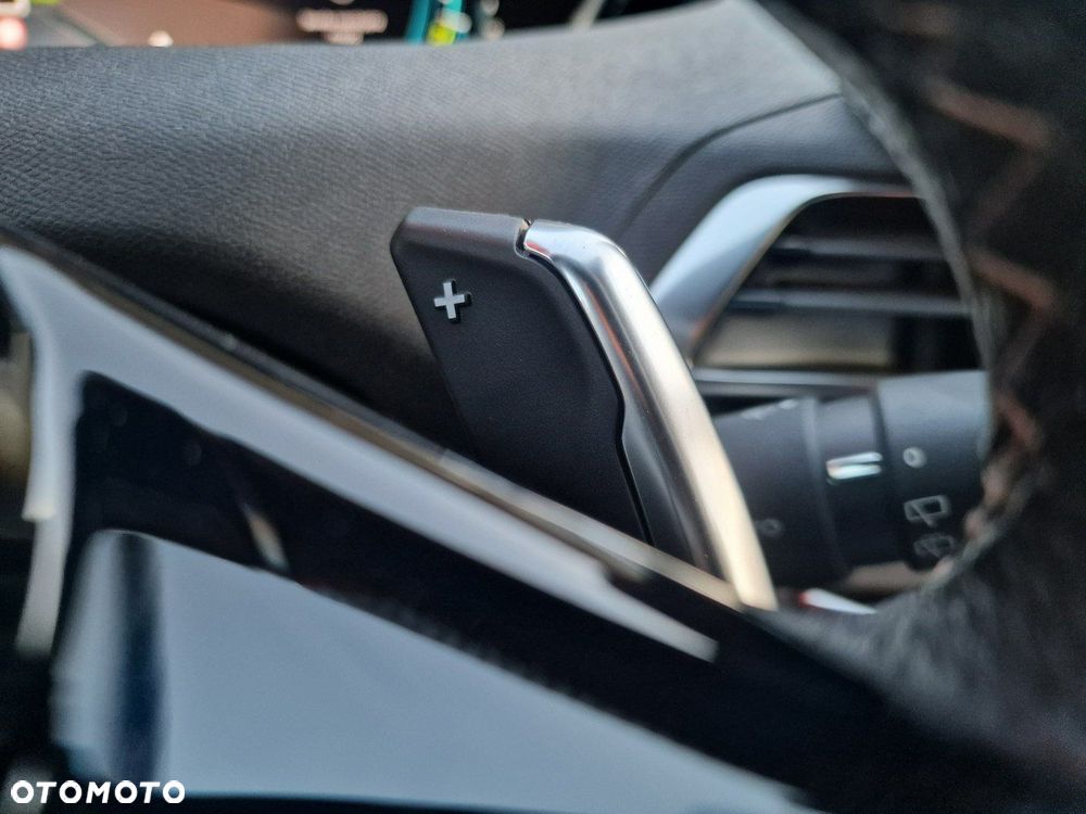 Peugeot 3008 1.6 PureTech HYbrid GT Line S&S EAT8 - 32