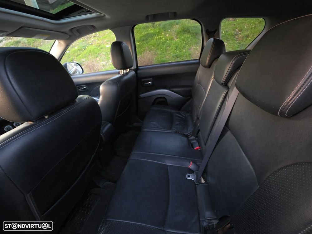 Mitsubishi Outlander 2.0 DI-D Intense 4WD - 7