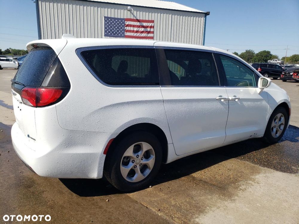 Chrysler Pacifica - 21