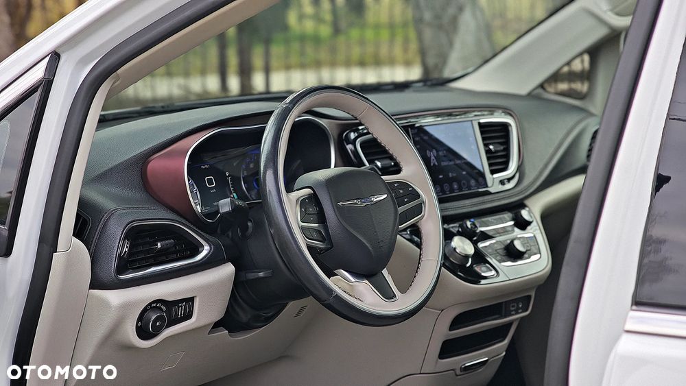 Chrysler Pacifica - 29