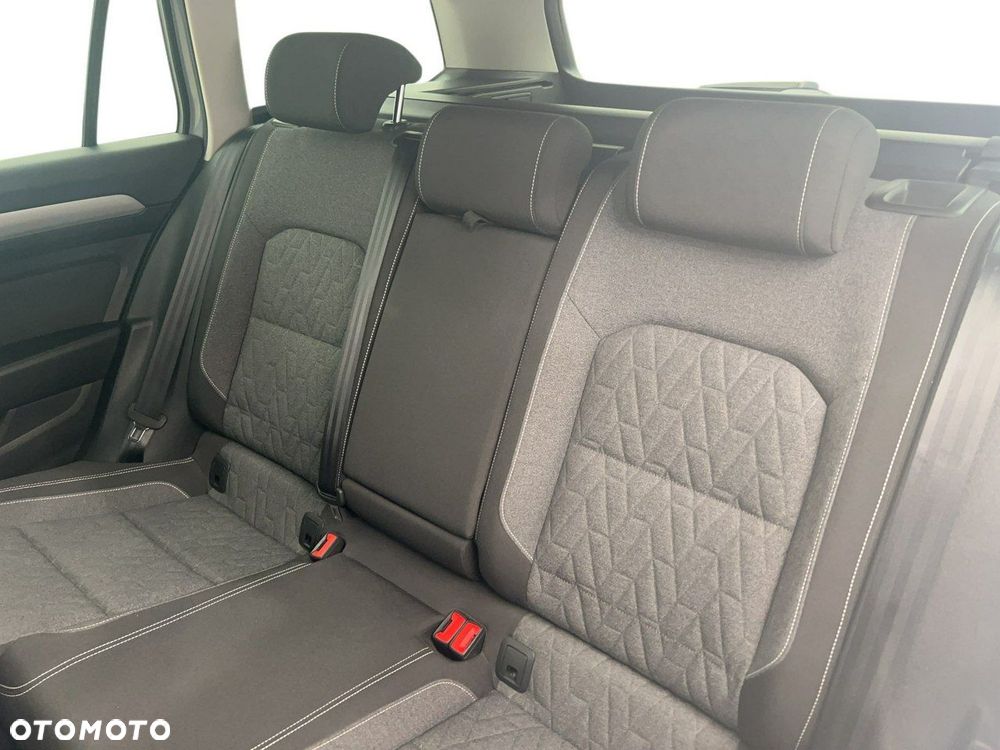 Volkswagen Passat - 12