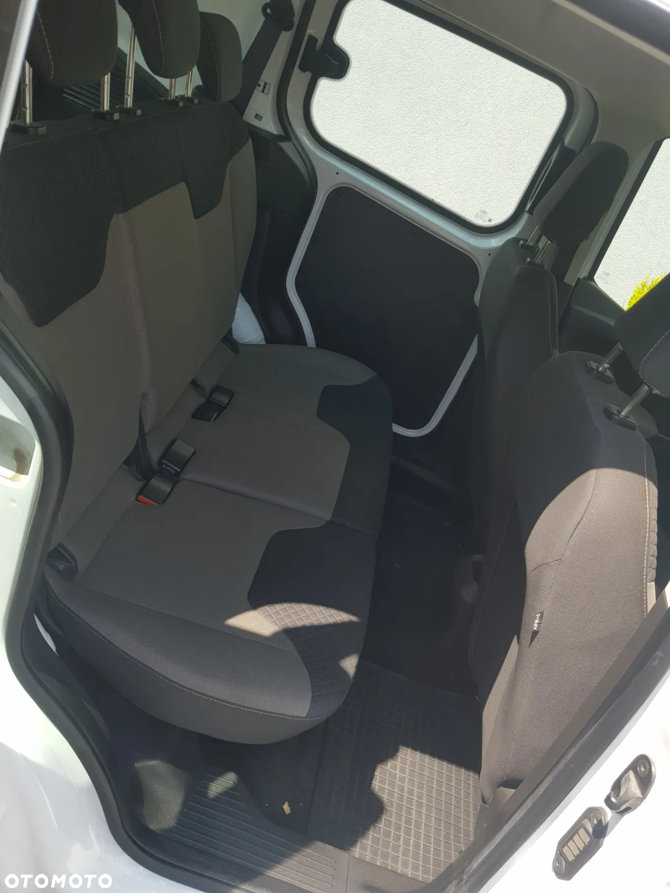 Ford Tourneo Courier 1.5 TDCi Trend - 10
