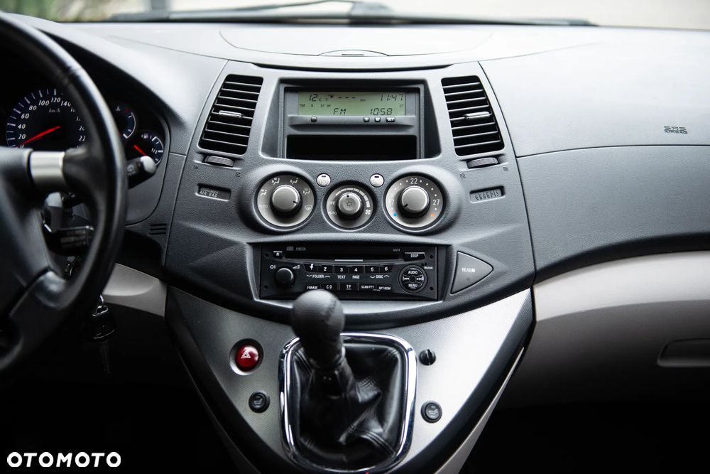 Mitsubishi Grandis 2.0 DI-D 6-Sitzer Intense - 30