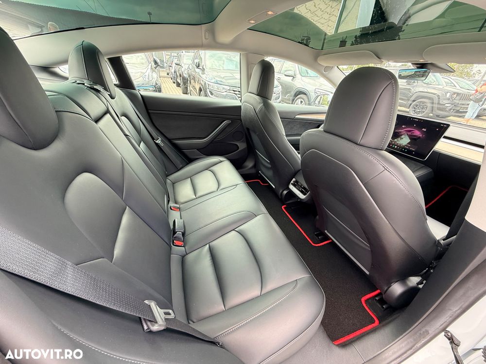Tesla Model 3 - 10