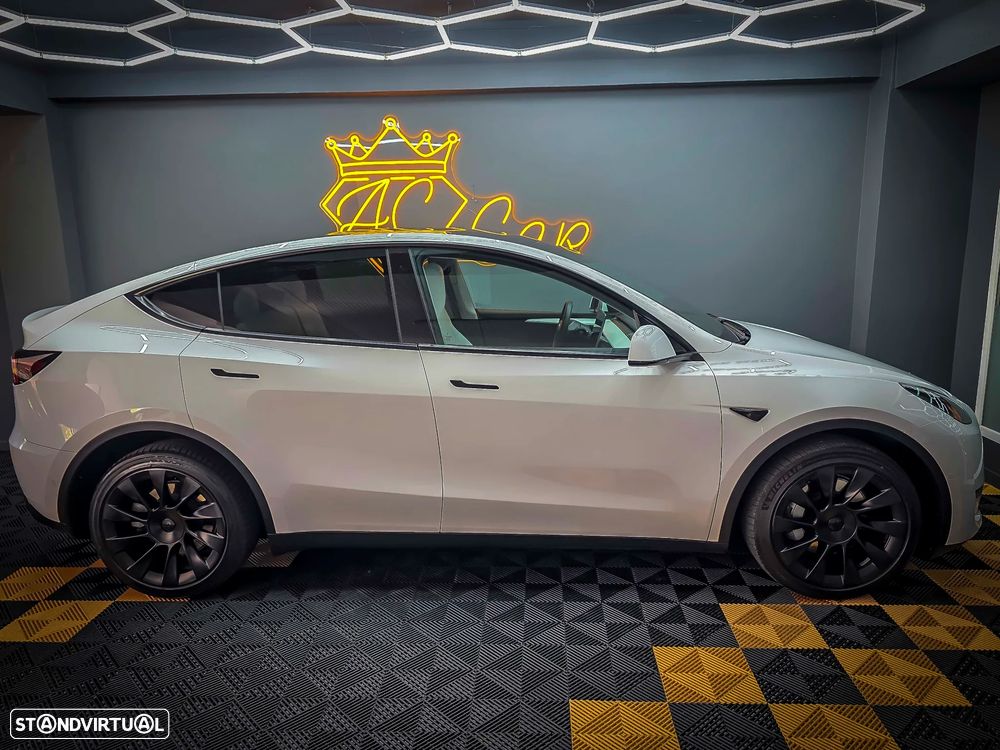 Tesla Model Y Long Range Dual Motor AWD - 10