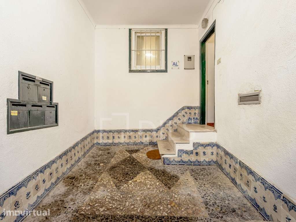 Prédio para reabilitação junto à Bica, Lisboa - Grande imagem: 3/20