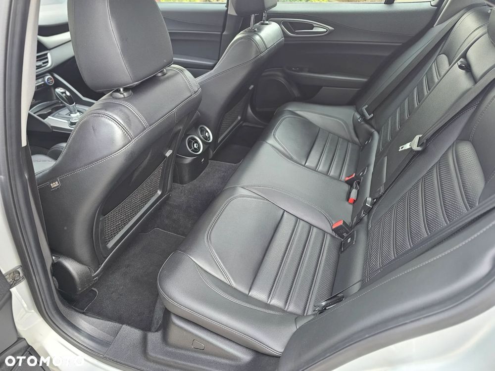 Alfa Romeo Giulia 2.0 Turbo 16V AT8-Q4 Veloce Ti - 13