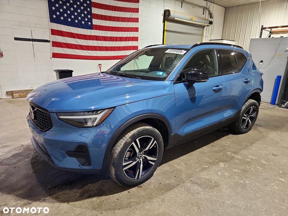 Volvo XC 40 T5 AWD Momentum - 2