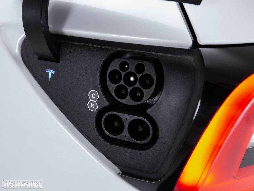 Tesla Model Y Long Range Dual Motor AWD - 15