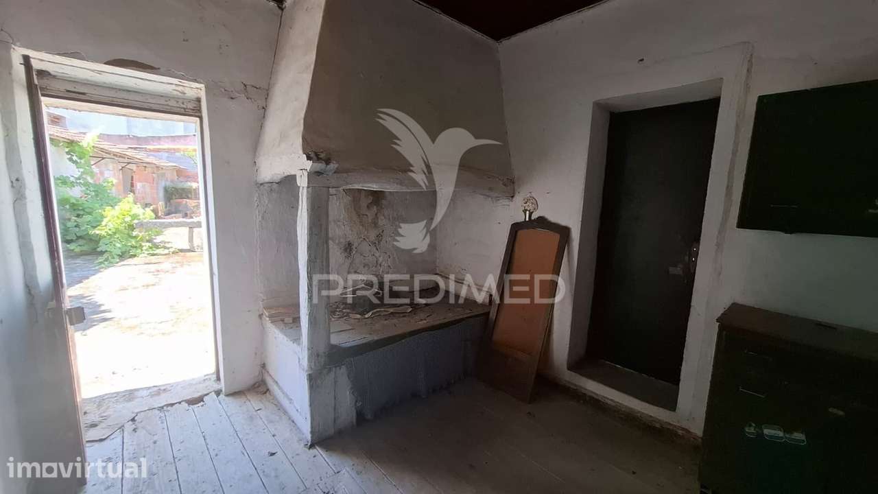 Moradia T2 com anexos e terreno em Arneiro das Milhariças - Grande imagem: 5/23