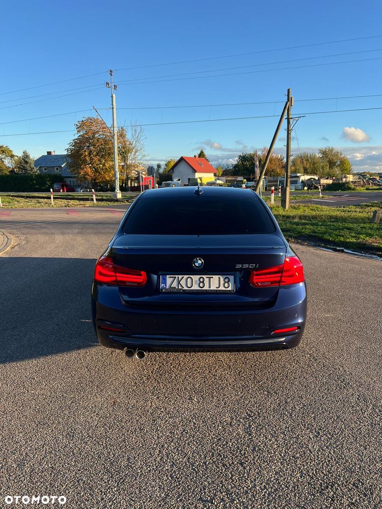 BMW Seria 3 330i Sport Line - 8